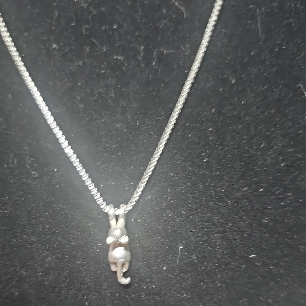 Silver Cat Necklace Hangs 10in